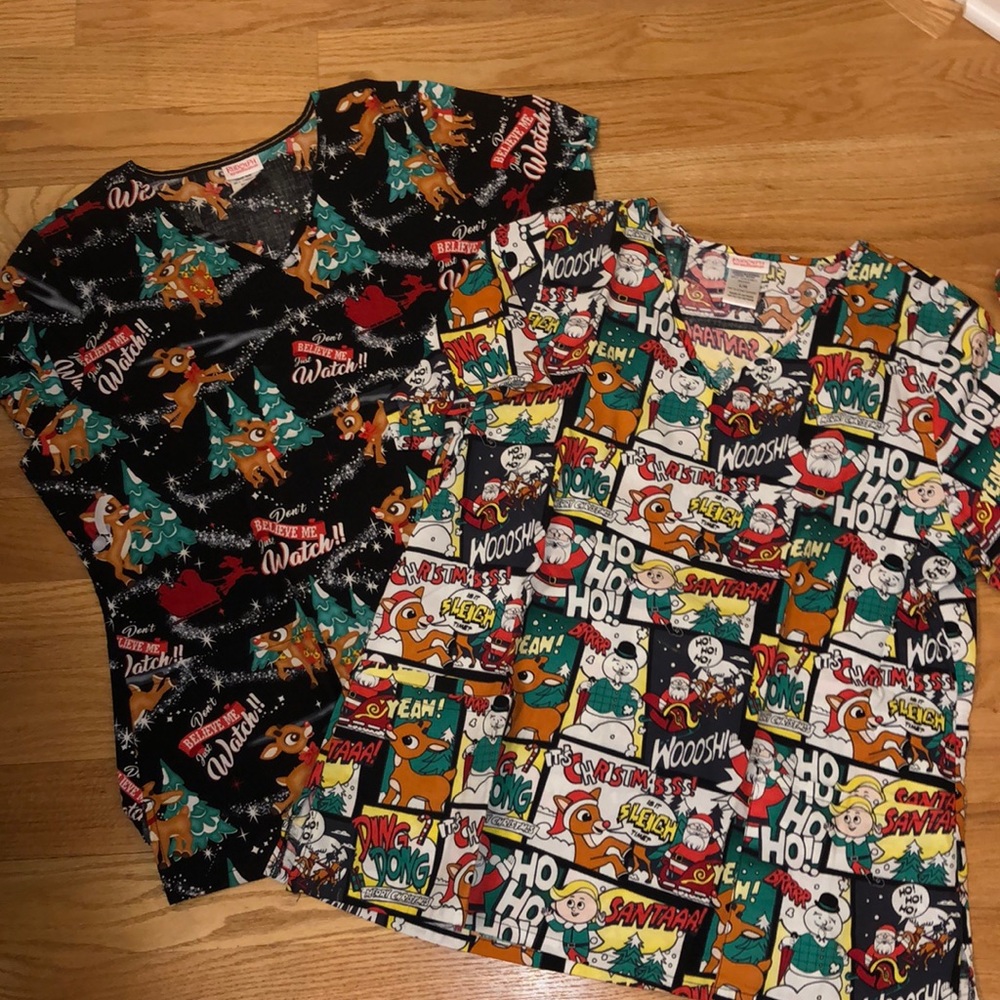EUC SZ L CHRISTMAS HOLIDAY SANTA RUDOLPH SCRUB TOPS